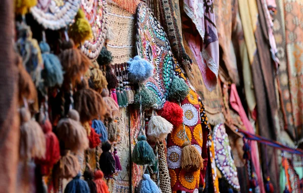 Tapetes Coloridos Tradicionais Tapetes São Decorados Orientalmente Uma Loja Tapetes — Fotografia de Stock