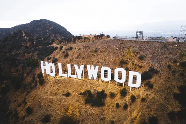 The famous HOLLYWOOD sign on the hill — Stock Photo, Image