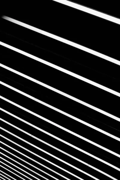 Fundo legal ou papel de parede com linhas brancas em preto — Fotografia de Stock