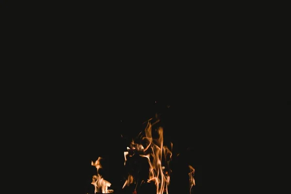 Cut shot of a flaming fire in the darkness — Stock Photo, Image