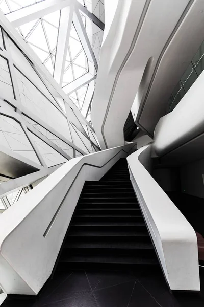 Intérieur futuriste de l'une des architectures de Guangzhou, Chine . — Photo