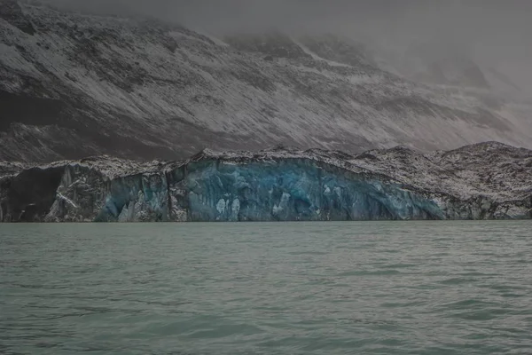 Hermosa toma de rocas y empinadas colinas rocosas en Mount Cook, Nueva Zelanda —  Fotos de Stock