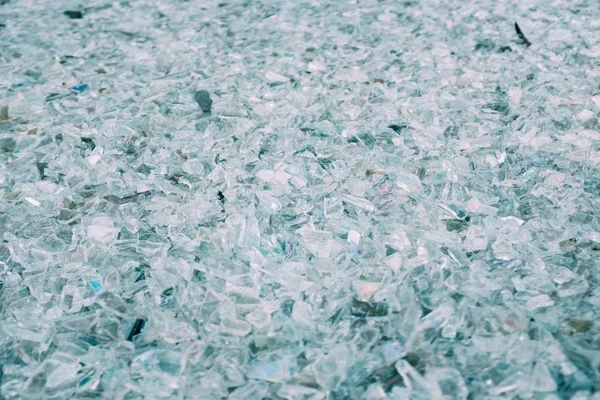 Closeup shot of a pile of broken glass in a large field — Stock Photo, Image