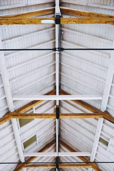Vertical upshot of a wooden ceiling — Stock Photo, Image