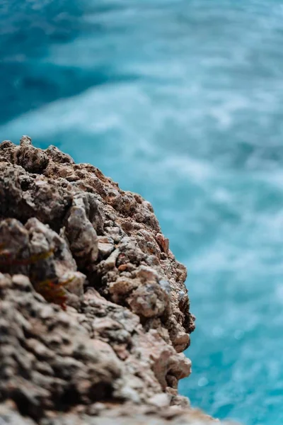 Гарний Знімок Моря Скелями Скелями Під Час Заходу Сонця — стокове фото