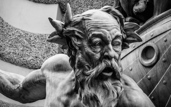 Closeup shot of an old man statue in black and white — Stock Photo, Image