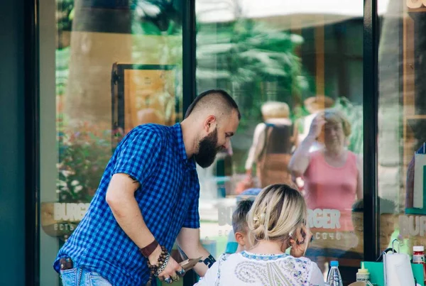 Hamburger en koffieshop — Stockfoto