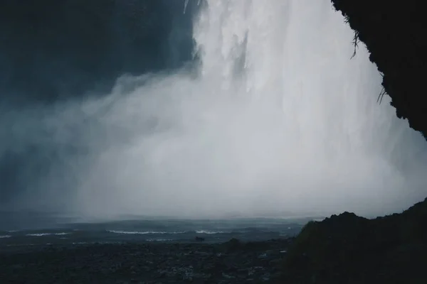 Vacker natur av fantastiska och hisnande stora vattenfall i det vilda — Stockfoto