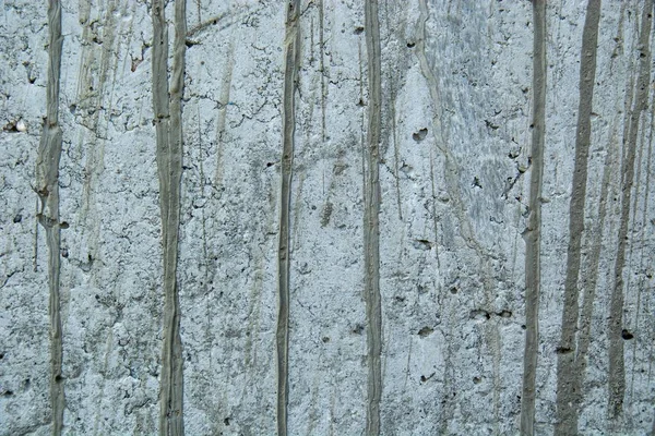 Primer plano de pared gruesa naturalmente erosionada con restos de pintura al óleo en mármol —  Fotos de Stock
