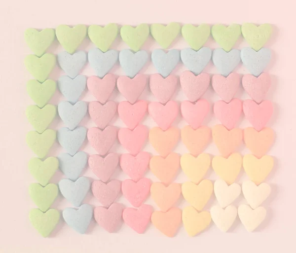Bunt herzförmige Süßigkeiten Muster Hintergrund — Stockfoto