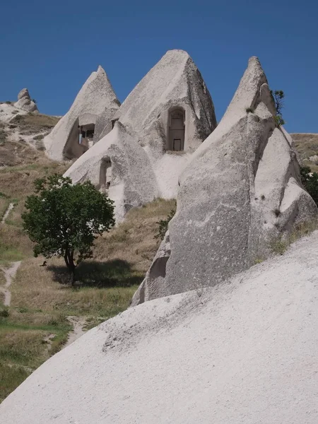 Beautiful shot of rock formations also known as "Fairy chimneys" located in Cappadocia, Turkey — Stock Photo, Image