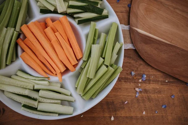 Overhead closeup shot of julienne cut carrots, cutimun and acar on a plate on wood surface — Stok Foto