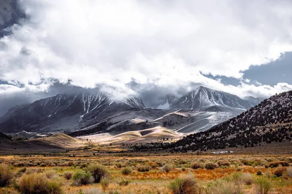 Prachtige bewolkte Sierra Nevada — Stockfoto