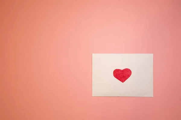 Envelope com um coração — Fotografia de Stock