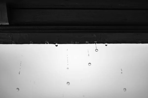 Closeup of water drops from the ceiling — Stock Photo, Image