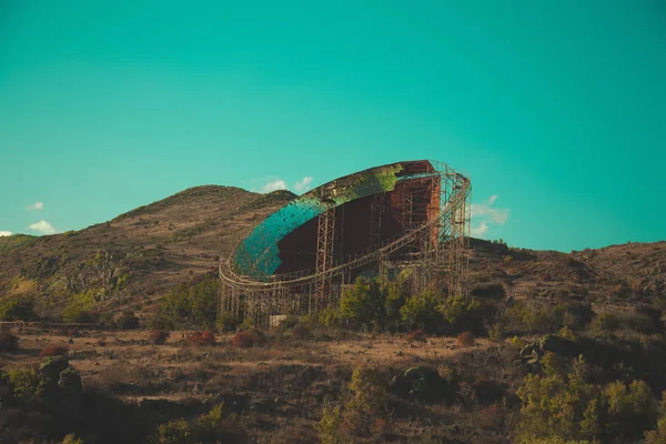 Velho satélite enferrujado — Fotografia de Stock