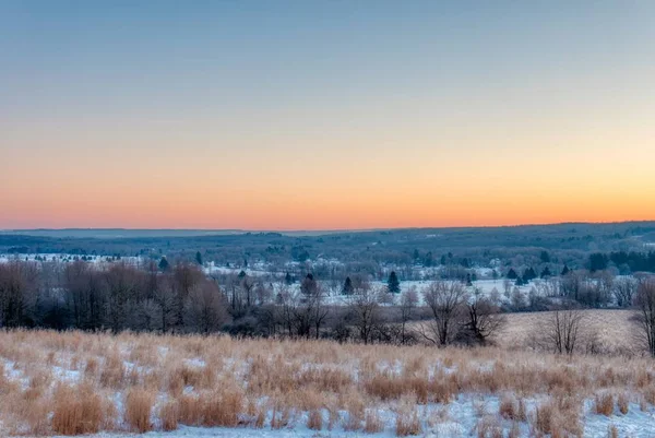 Bela paisagem das colinas do campo durante o inverno — Fotografia de Stock