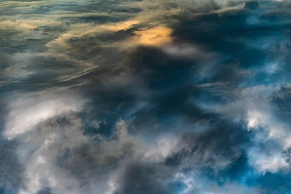 Una Hermosa Toma Aérea Del Océano Azul Través Las Nubes — Foto de Stock