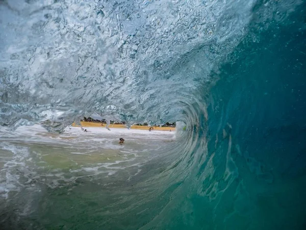 Detail indah closeup fokus tembakan ombak laut yang kuat - wallpaper selancar yang sempurna — Stok Foto