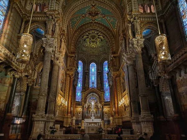 Hermoso diseño interior de una iglesia —  Fotos de Stock