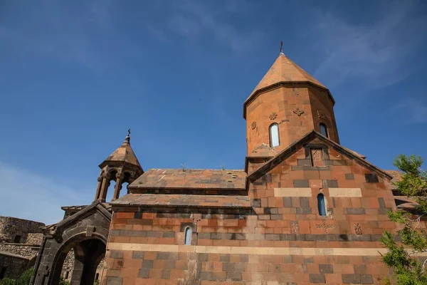 Древнеармянская христианская церковь в армянской деревне — стоковое фото