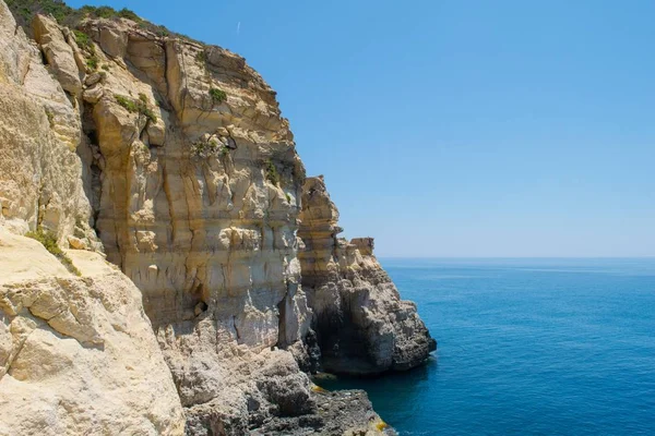 Sea Cliff erosion och stack formation-Rdum tal-Mara — Stockfoto