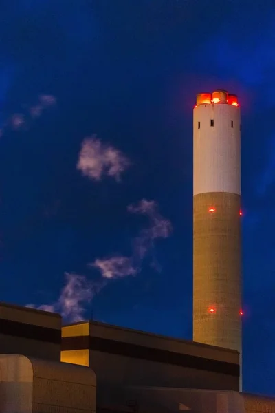 Plan Vertical Haut Phare Avec Sommet Illuminé Sur Fond Ciel — Photo