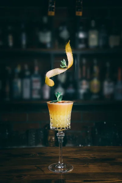 Läcker exotisk cocktail — Stockfoto