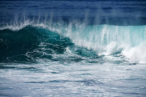 Прекрасний знімок океанічних хвиль — стокове фото