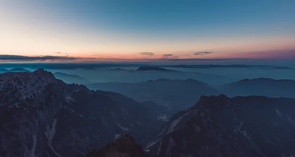 Beau Cliché Aérien Hautes Montagnes Coucher Soleil — Photo