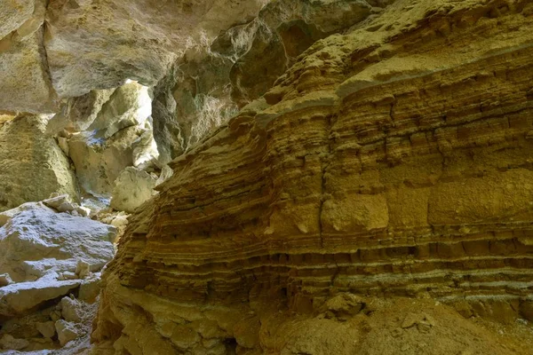 Θαύμα του σπηλαίου - ιζηματογενή στρώματα βράχων και στρωματοποίηση — Φωτογραφία Αρχείου