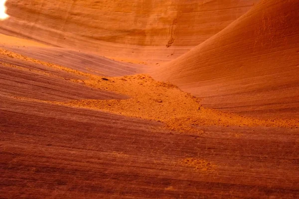 Wide shot of red sand in a slot canyon with sandstone layers — Stock Photo, Image