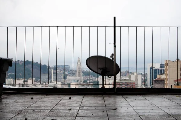 Plano Corta Distancia Una Azotea Con Una Valla Con Vista — Foto de Stock