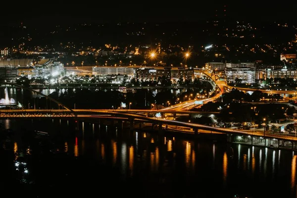 夜の街灯の美しい空中ショット — ストック写真