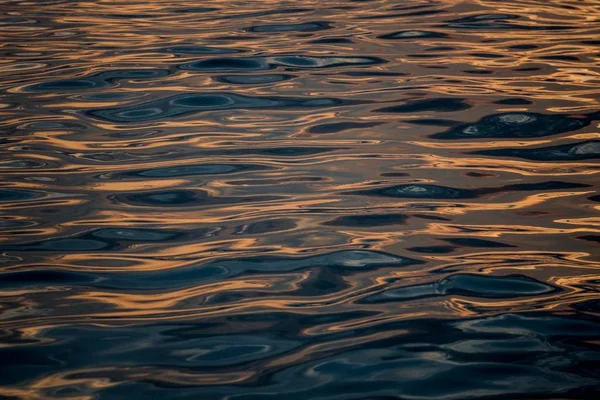 Plan rapproché extrême de la belle texture de l'eau dans l'océan — Photo