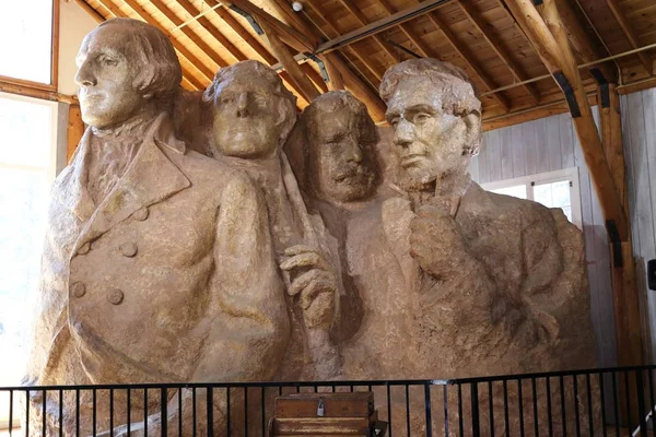 Closeup of mountain Rushmore statues — Stock Photo, Image