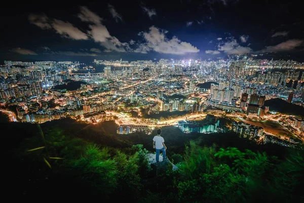 Beautiful shot of an urban city with modern architecture and amazing scenery — 스톡 사진