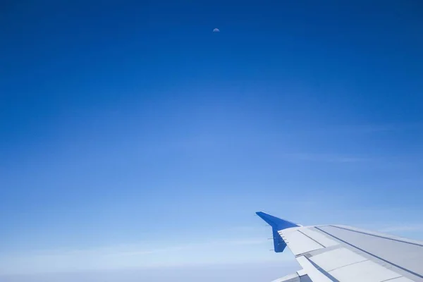 Airplane Wing Beautiful Clear Blue Sky Shot — Stock Photo, Image