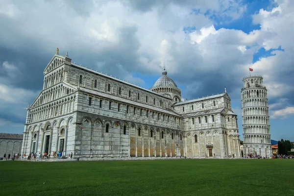 Katedral ve Eğik Pisa Kulesi — Stok fotoğraf