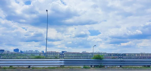 Hermosas nubes en el cielo — Foto de Stock