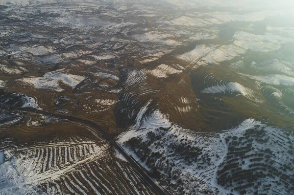 Schöne Drohnenaufnahmen Von Verschneiten Hügeln — Stockfoto