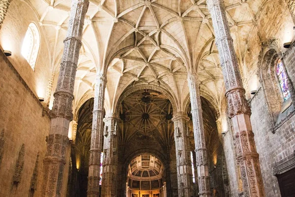 Ampla foto do Mosteiro dos Jerónimos ou Mosteiro dos Hieronímites em Lisboa, Portugal — Fotografia de Stock