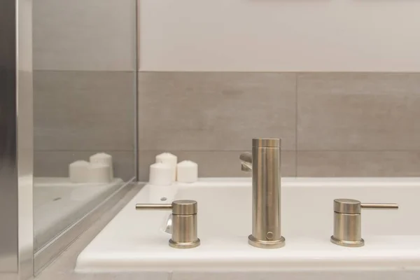 Nádherný záběr moderní domácí koupelny — Stock fotografie