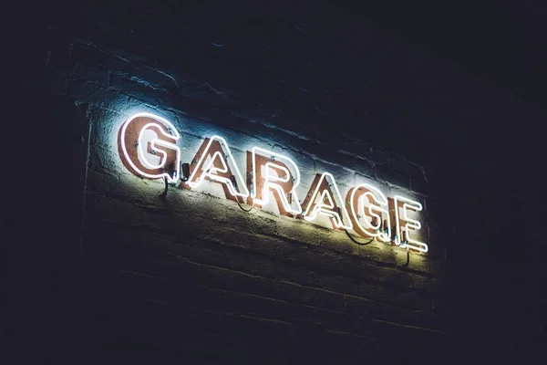 "Garaje "signo de neón blanco — Foto de Stock