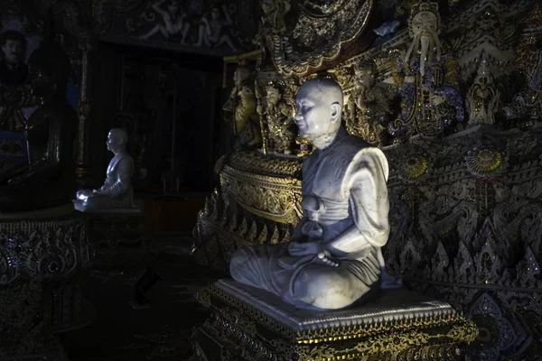 Closeup, snímek sochy v chrámu Wat Pariwat, Bangkok, Thajsko — Stock fotografie