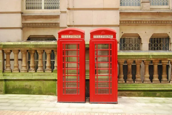 Dos quioscos telefónicos rojos —  Fotos de Stock