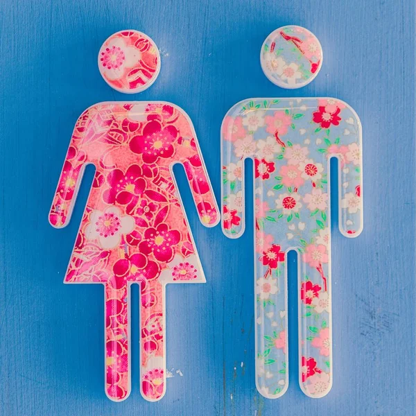 Closeup záběr barevných samic a mužských symbolů na světle modrý koncept sexuální sexuality — Stock fotografie
