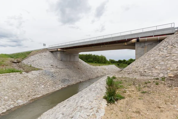 ボスニア ヘルツェゴビナのブルッコ地区に新しく建設された高速道路 道路はスペインの会社Rubauによって建設され 地域のために重要です — ストック写真