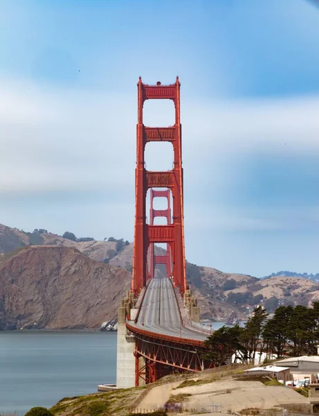 Disparo Vertical Del Puente Golden Gate Vacío San Francisco California —  Fotos de Stock
