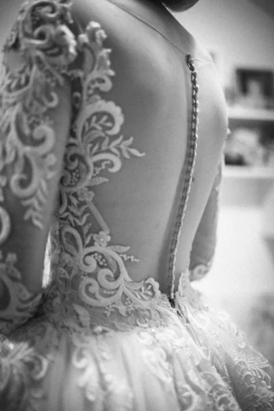 Μια Κάθετη Φωτογραφία Του Όμορφου Φορέματος Της Νύφης — Φωτογραφία Αρχείου